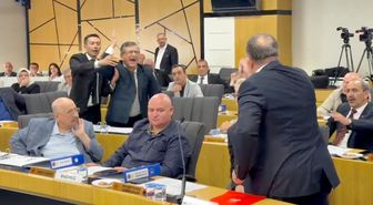 Afyonkarahisar Belediyesi'nde gergin meclis; üyeler arasında tartışma