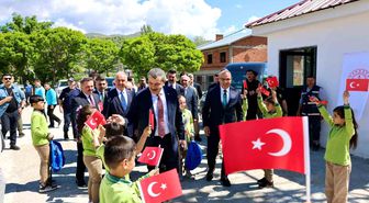 Bakan Yusuf Tekin Giresun'da hayırsever desteğiyle yapılan okul ve camiyi hizmete açtı
