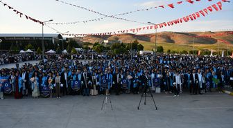 Batman Üniversitesi'nde mezuniyet töreni düzenlendi