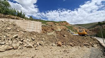 Bayburt Belediyesi'nin asfaltlama ve çevre düzenlemesi çalışmaları sürüyor