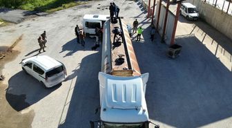 Bitlis'te yakıt tankerinin içinde 30 kaçak göçmen yakalandı