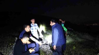 Dağlık alanda mahsur kalan baba ve oğlu kurtarıldı