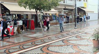 Edirne'de vatandaşlar yağmurun tadını çıkardı
