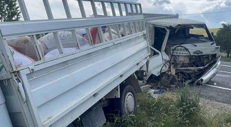 Elazığ'da kamyonetler çarpıştı: 2 yaralı