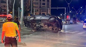 Elazığ'da otomobille çarpışan araç yan yattı: 11 yaralı