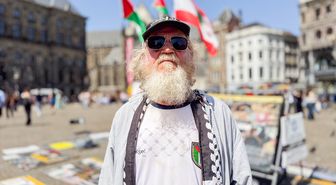 Hollandalı aktivist, İsrail'in Filistin'deki zulmünü 12 yıldır tek başına protesto ediyor