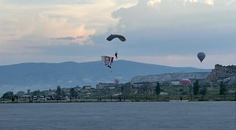 Jandarmanın kuruluşunun 187'nci yılında sıcak hava balonundan paraşütle atlayış yapıldı