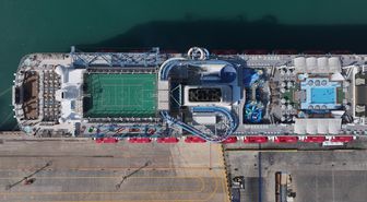 Malta bayraklı Aroya Cruise, Antalya Limanı'na demirledi
