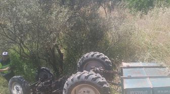 Manisa'da devrilen traktörün sürücüsü öldü