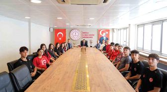 Muğla'nın şampiyon öğrencileri İl Milli Eğitim Müdürü Çay ile bir araya geldi