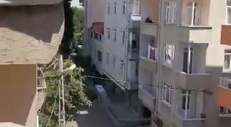 Pendik'te 5 katlı binada çatı izolasyonu sırasında yangın