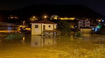 Sakarya'da sağanakta dere taştı; evleri ve tarım arazilerini su bastı