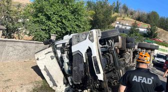 Siirt'te tır ile otomobil çarpıştı: 4 yaralı
