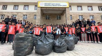 Yüksekova'da 400 kişi bir araya gelerek çevre temizliği yaptı