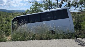 Bilecik'te yoldan çıkan yolcu midibüsündeki 4 kişi yaralandı