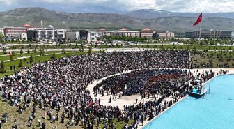 EBYÜ'de 3 bin 150 öğrenci mezuniyet sevinci yaşadı