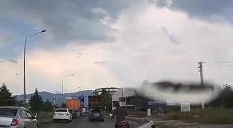 Elazığ'da motosiklet sürücüsünden tehlikeli yolculuk
