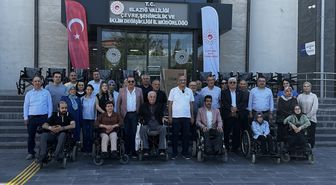 Elazığ'da toplanan elektronik atık ve mavi kapaklarla engelli bireylere akülü sandalye desteği