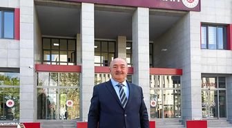 Erzurum Adliyesi'nde vefa dolu veda: 45 yıllık hizmetin ardından emekliye ayrıldı