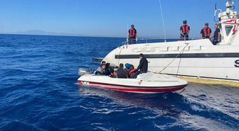 İzmir'de 19 düzensiz göçmen yakalandı, 11 göçmen kurtarıldı