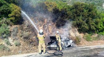 İzmir'de otomobil yangını korkuttu