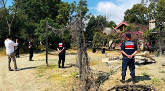 Kemer'de kaçak bungalov yapılar yıkıldı