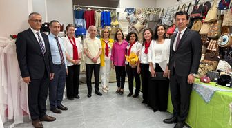 Kırklareli Valisi Turan, Lüleburgaz'da yıl sonu sergisini ziyaret etti