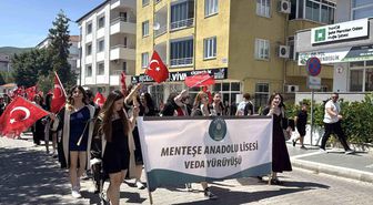 Menteşe Anadolu Lisesi'nde 3. Geleneksel Veda Yürüyüşü gerçekleşti