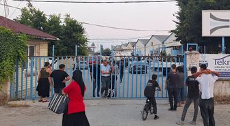 Mersin'de otomatik kepenk üretimi yapan işletmede çıkan yangın söndürüldü