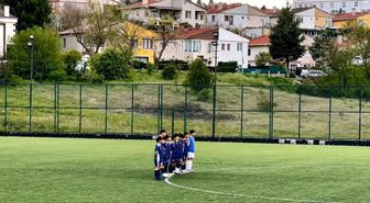 Minikler, hakemin kendilerine küfür ettiği iddiasıyla 1 dakika boyunca topa dokunmadı