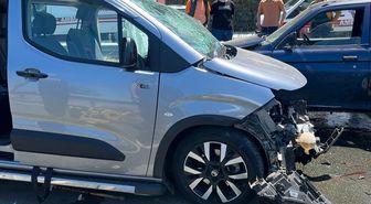 Rize'de üç aracın karıştığı trafik kazasında 2 kişi öldü, 3 kişi yaralandı