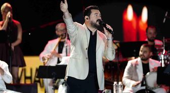Serkan Kaya'dan Manisa'da muhteşem konser