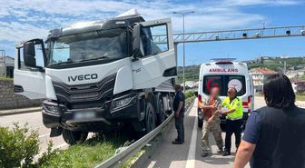 Sinop'ta kamyon sürücüsü direksiyon başında fenalaştı: 1 yaralı