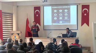 Sinop'ta öğrenciler siber tehlikelere karşı bilgilendirildi