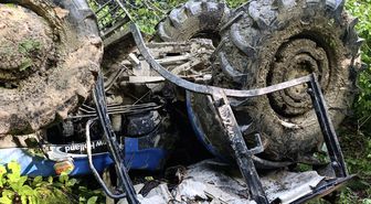 Sinop'ta uçuruma devrilen traktörün sürücüsü yaralandı