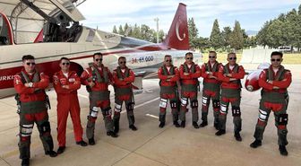 Türk Yıldızları ve SOLOTÜRK'ten İzmir semalarında nefes kesen prova