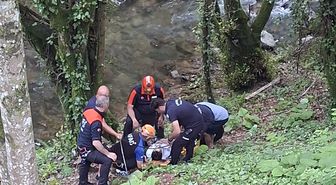 Yalova'da motosikletiyle 30 metre derinliğindeki vadiye düşen kişi kurtarıldı