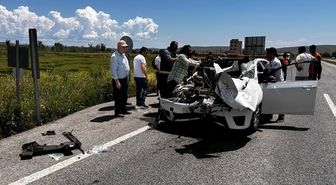 Yozgat'ta traktörle otomobilin çarpışması sonucu 2 kişi yaralandı