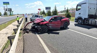 Ankara-Eskişehir kara yolunda 3 aracın karıştığı trafik kazası
