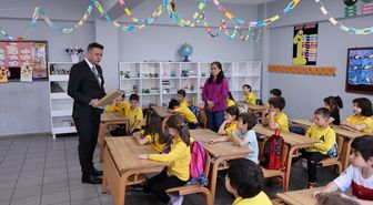 Bakan Tekin, Rizeli ilkokul öğrencilerinin kendisine gönderdikleri mektuplara karşılık verdi