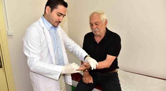 Balıkesir'de motorlu testere kazasında kopan başparmak mikrocerrahi ile yeniden dikildi