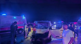 Minibüs, yola çıkan ata çarptı; 1 ölü, 2 yaralı