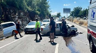 Bodrum'da otomobil ile minibüs çarpıştı: 6 yaralı