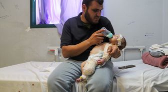 50 günlük bebek İsrail saldırısında annesini kaybetti, bacağı ampute edildi