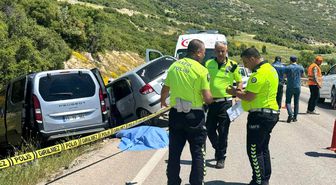 Isparta'da iki otomobil çarpıştı: 1 ölü, 5 yaralı