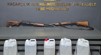 Kırşehir'de 2 ruhsatsız av tüfeği, etil alkol ve sahte içki ele geçirildi