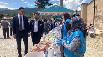 Kur'an kursu öğrencileri yararına hayır çarşısı kuruldu