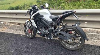 Motosiklet virajda savruldu sürücü ağır yaralı