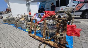 Mudanya'da denizden 2,5 ton atık çıkarıldı