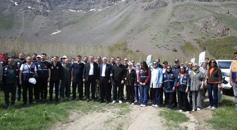 Nemrut Kalderası'nda doğa yürüyüşü ve temizlik yapıldı